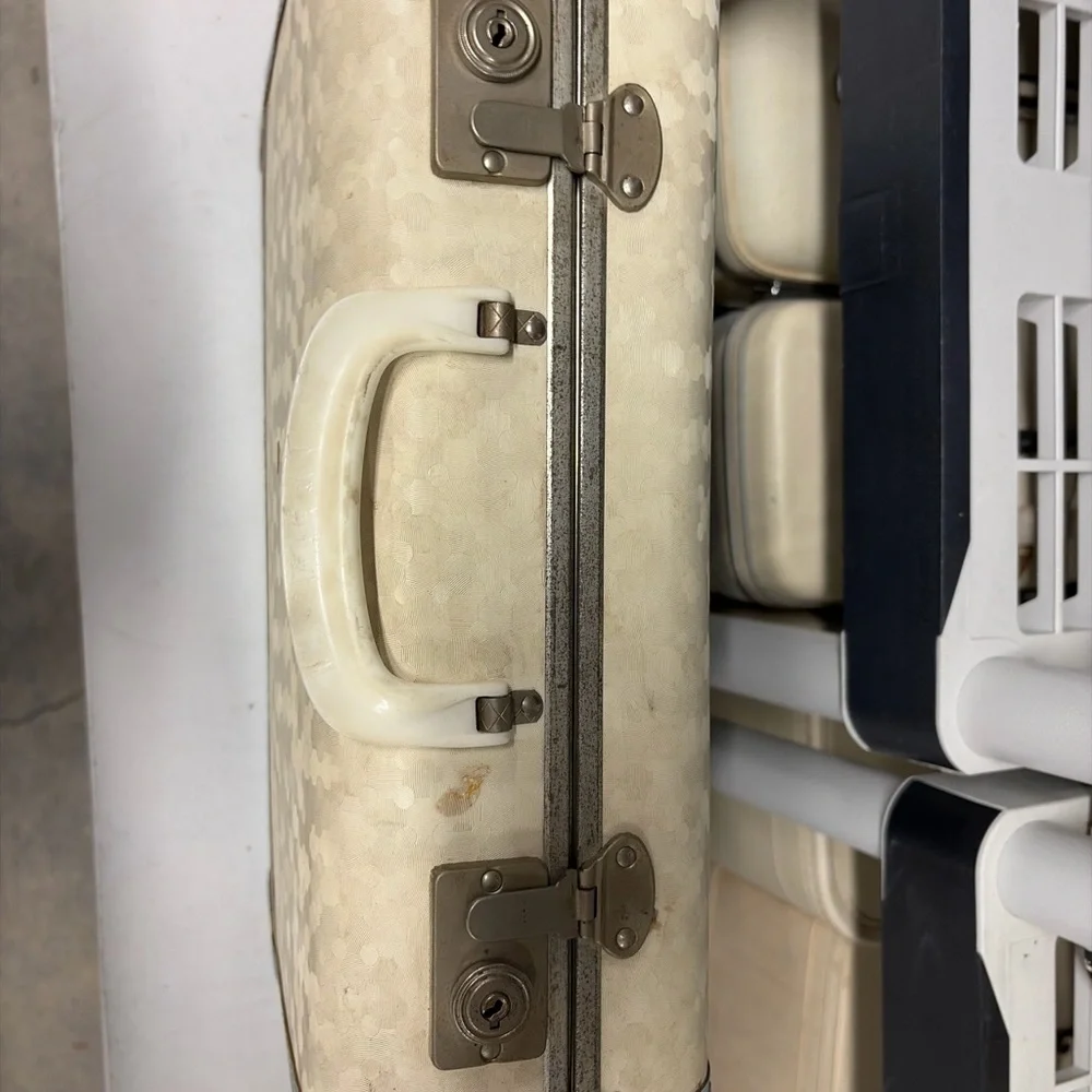 Vintage Style Blue and Cream Small Suitcase - Picture 4 of 9